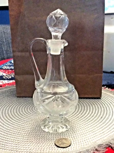 Vintage & Classic design heavy pressed glass oil or vinegar cruet. - Excellent - Picture 1 of 7