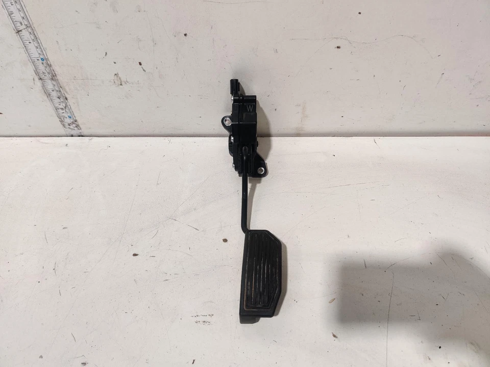 Toyota Prius Accelerator Pedal ZVW30 07/2009-12/2015 - image 1 of 4