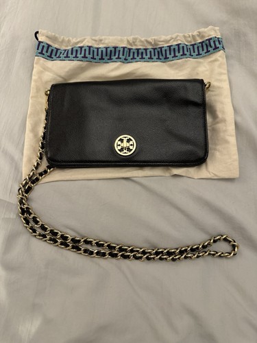 Pochette a tracolla Tory Burch Robinson in pelle nera catena oro