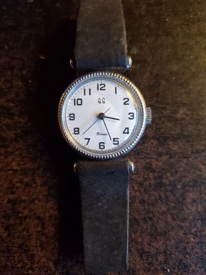 Reloj para mujer Q&Q de acero inoxidable con correa de cuero. Foto 1 de 4