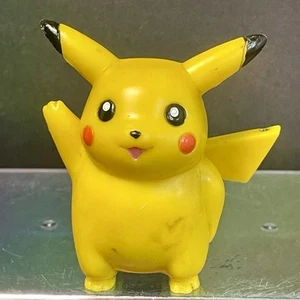 Pikachu Pokemon Spielzeug Bäckerei Handwerk Kuchen Topper Figur 2000 Hartplastik 2,25 Zoll - Bild 1 von 12