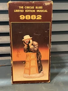 1983 FLAMBRO EMMETT KELLY JR. #9882 THE CIRCUS BLUES"" MUSIKALISCHE CLOWN STATUE MIT Box - Bild 1 von 9