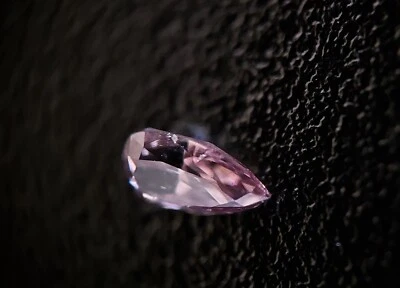 0.11ct AUSTRALIAN FANCY PUTPLISH PINK DIAMOND Pear Shape Clarity SI1 Unique Colo - Image 1 of 4