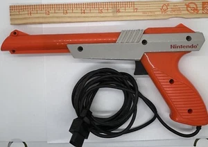 Vintage 1985 Nintendo NES Zapper Duck Hunt Gun Authentic NES-005 OEM - Picture 1 of 5
