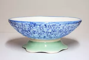 "Cuenco para servir pedestal con patas de hortensia Pfaltzgraff 7,5"" en relieve azul verde usado en excelente estado" - Imagen 1 de 11