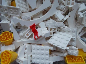 LEGO 50 BLANCO AMARILLO GRANDES PIEZAS DE CONSTRUCCIÓN PALACIO PRINCESA CASTILLO DISNEY NUEVO - Imagen 1 de 2