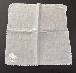 Vintage Set 8 weiß bestickt Blume feine Baumwolle Abendessen oder Mittagessen Servietten 18" - Bild 1 von 4