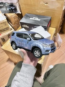 1:18 Scale Isuzu Panther MU-X TrailBlazer Diecast Model Car - Picture 1 of 23