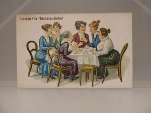 lithograph. Druck "Verein für Nächstenliebe" Damen beim Kaffeeklatsch Tratsch - Bild 1 von 9