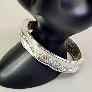Brazalete Brazalete Abrazadera Brightone Trinity Tono Plata 6.75" - Imagen 1 de 12