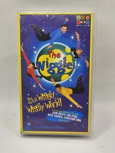 THE WIGGLES It's A Wiggly Wiggly World! VHS 2000 Retro Vintage - AUS SELLER - Picture 1 of 3