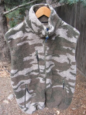 Outfitter Camo Berber Fleece Vest Mens Size Medium Hunting Zipper Pockets - Image 1 of 4