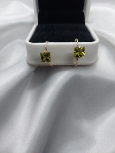 14K Yellow Gold 2.00ct Square Cushion Peridot Lever earrings J4344YL 1.8Gr New - Picture 1 of 7