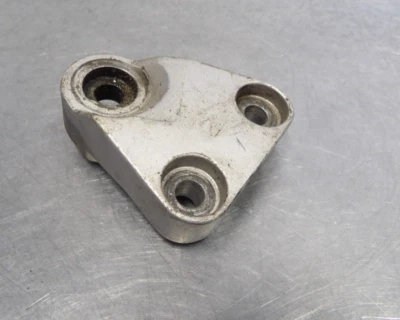 90-99 Yamaha FZR600R передняя правая опора для ног кронштейн 3HE-27443-00-00 - Изображение 1 из 2