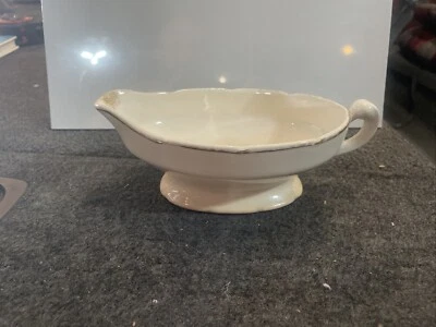 Barco Gravy vintage EE. UU. blanco con adornos dorados Foto 1 de 4