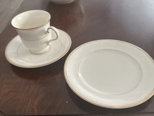 18 Piece Mikasa Petite Bone China Gold Cup & Saucer & Dessert Plate Set For 6 - Picture 1 of 5