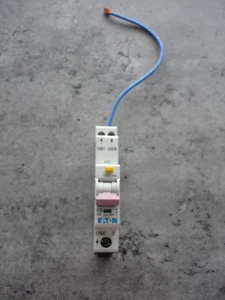 EATON 32 AMP CURVE C 10kA 30mA RCBO TYPE A EMCH132R30C eRBM-32/1/C/003 - Picture 1 of 1