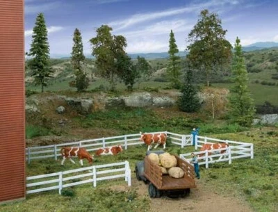 Walthers SceneMaster ~ HO Scale ~ 3-Rail Farm Fence Kit ~ 949-4202 - Image 1 of 2