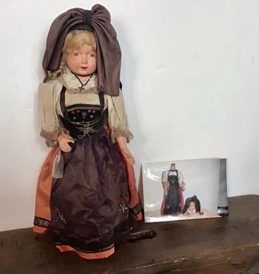 Originale bambola-bottiglia della Petitcollin, Francia, alta cm.41 - Immagine 1 di 4