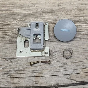 OEM PS1 PSX Playstation 1 Ersatzteil Open Button mit Feder Mechanismus Schrauben - Bild 1 von 3