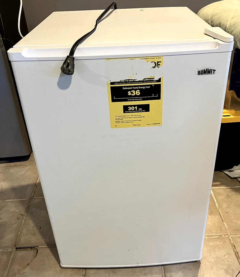 Summit FS603- 5,5 Cu. Ft. Congelador compacto - Blanco Foto 1 de 4