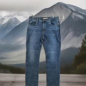 Levi’s Women’s 505 Straight Jeans Size 10 Medium Wash 32x31 Excellent - Picture 1 of 10