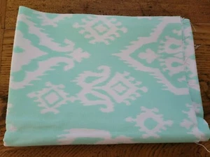 Tela Arabesca Vintage Espuma de Mar Verde y Blanco 1 pieza 46"W x 1 yarda 8" L Algodón - Imagen 1 de 5