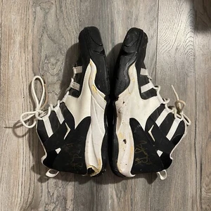 Vintage Byron Scott Signed Pony Basketball Sneakers Crumbling Flaws Size 13 - Picture 1 of 20