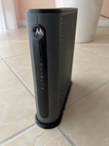 Motorola MG7700 WiFi Cable Modem/Router - Picture 1 of 5
