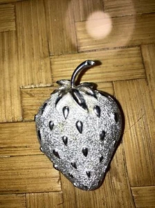 Sarah Coventry Strawberry silver tone metal pin brooch 2" - Picture 1 of 2