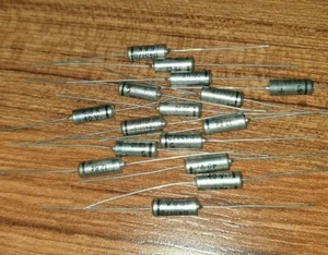 NOS SIEMENS B45170 6.8uF 40V Hi end Axial TANTALUM Caps for AUDIO! 100pcs - Picture 1 of 1