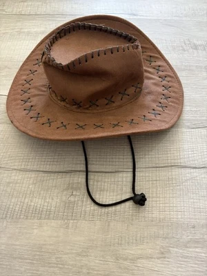 Fantasia chapéu cowboy com alça ajustável. Detalhes de tecido estilo ocidental marrom - Imagem 1 de 4