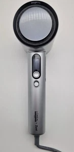 L’Oréal Zuvi AirLight Pro, einen der modernsten und schonendsten Haartrockner. - Bild 1 von 2
