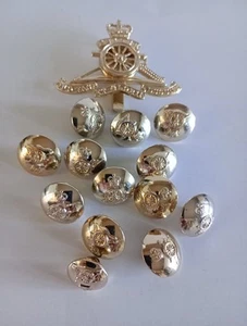 Royal Artillery Cap Badge and Lot of Buttons. Modern Issue. Excellent Condition. - Picture 1 of 10