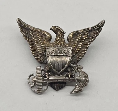 Prendedor escudo águila y guardia costera de la Segunda Guerra Mundial plata de ley y 10 k con marcas Foto 1 de 2
