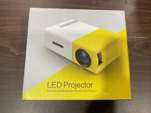 Nieuwe aanbieding DeepLee Portable Mini Projector LED Video Projector for Home, Travel Yellow NIB