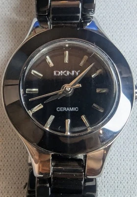 Reloj para mujer DKNY NY-8645 duradero de cerámica e acero inoxidable de uso diario, funcionando. Foto 1 de 4
