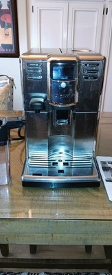 Máquina de café espresso súper automática Saeco Incanto HD8917 - Falta contenedor de leche Foto 1 de 4