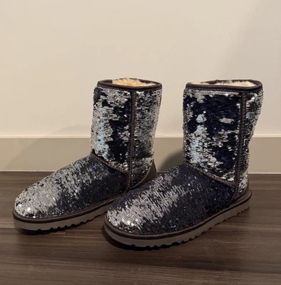 Botas UGG Clásicas Cortas Reversibles Plateadas Lentejuelas Brillo Piel de Oveja EE. UU. 9 Usadas 1x Foto 1 de 4