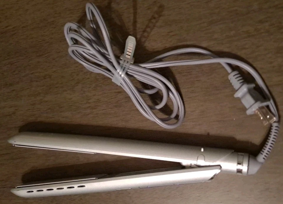 Plancha plancha acabado elegante John Frieda, 1" Londres París Nueva York Foto 1 de 4