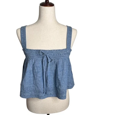 Camiseta sin mangas American Eagle azul cambray bordada calada mediana Cottagecore Foto 1 de 4