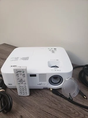 NEC NP500W Projector In Excellent Condition 73 lamp hrs!!!! - Image 1 of 4