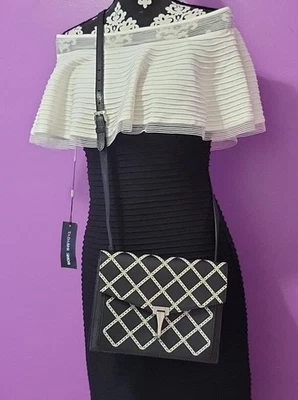  Bolso Bandolera Burberry London Cadena Macken Cuero Negro Blanco Vacaciones Foto 1 de 4