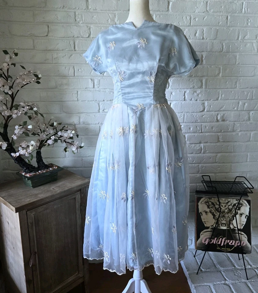 Vestido de té floral azul pálido vintage de los años 50, fiesta, graduación, boda, 4/S Foto 1 de 4