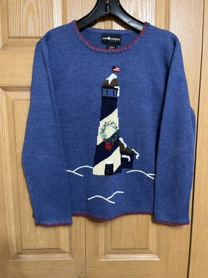 Sag Harbor Pequeño Faro Azul con Corona Manga Larga Playa Suéter Navidad Foto 1 de 4