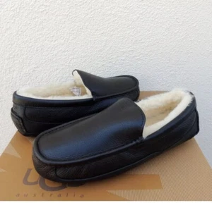 UGG ASCOT BLACK LEATHER/ SHEEPWOOL SLIPPERS, MEN US 12/ EUR 45 ~FIT SMALL ~NEW - Picture 1 of 4