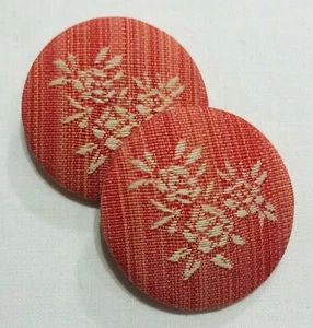 DOS BAIE ROSA ""FLOR DE ROSA"" FRANCÉS FLORAL BORDADO PERSONALIZADO BOTONES CUBIERTOS - Imagen 1 de 3