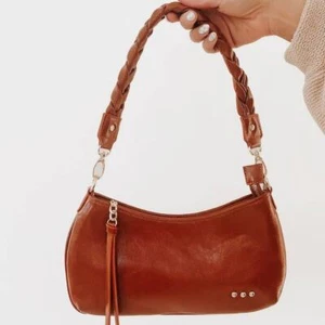 Borsa a tracolla Brynlee intrecciata vegan in pelle marrone cammello - Foto 1 di 5