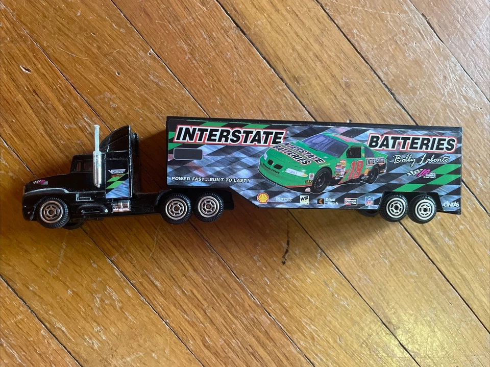Baterías interestatales Bobby Labonte #18 NASCAR escala 1/64 transporte Foto 1 de 1