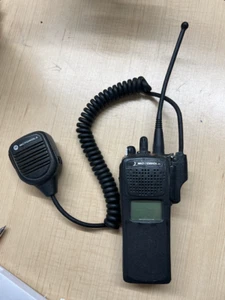 MOTOROLA XTS2500 Portable Radio H46UCD9PW5BN WITH MIC !READ DESCRIPTION!UNTESTED - Picture 1 of 9